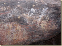 Zeichnungen am Felsen